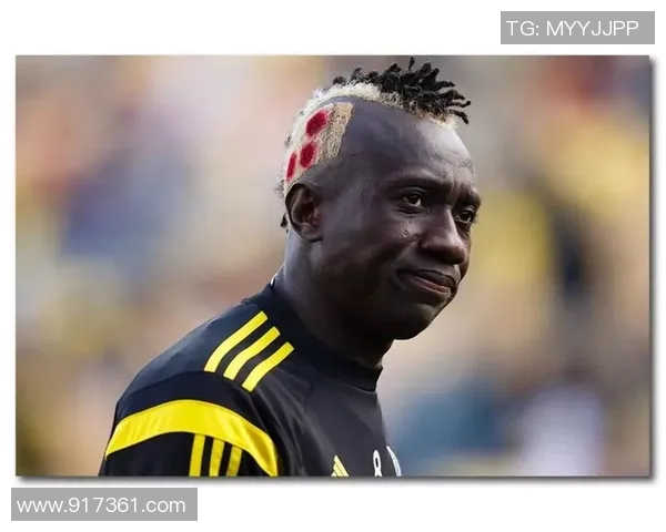 足球明星圆发型女生的时尚魅力与个性展示解析