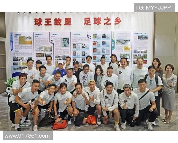 足球明星高清挂图欣赏足球场上的传奇瞬间与风采展示